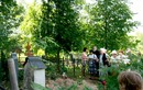 У могил семьи Чеховых
