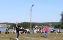 Николай Валуев выбивает мяч
