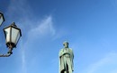 Памятник А. С. Пушкину на месте снесенной колокольни обители